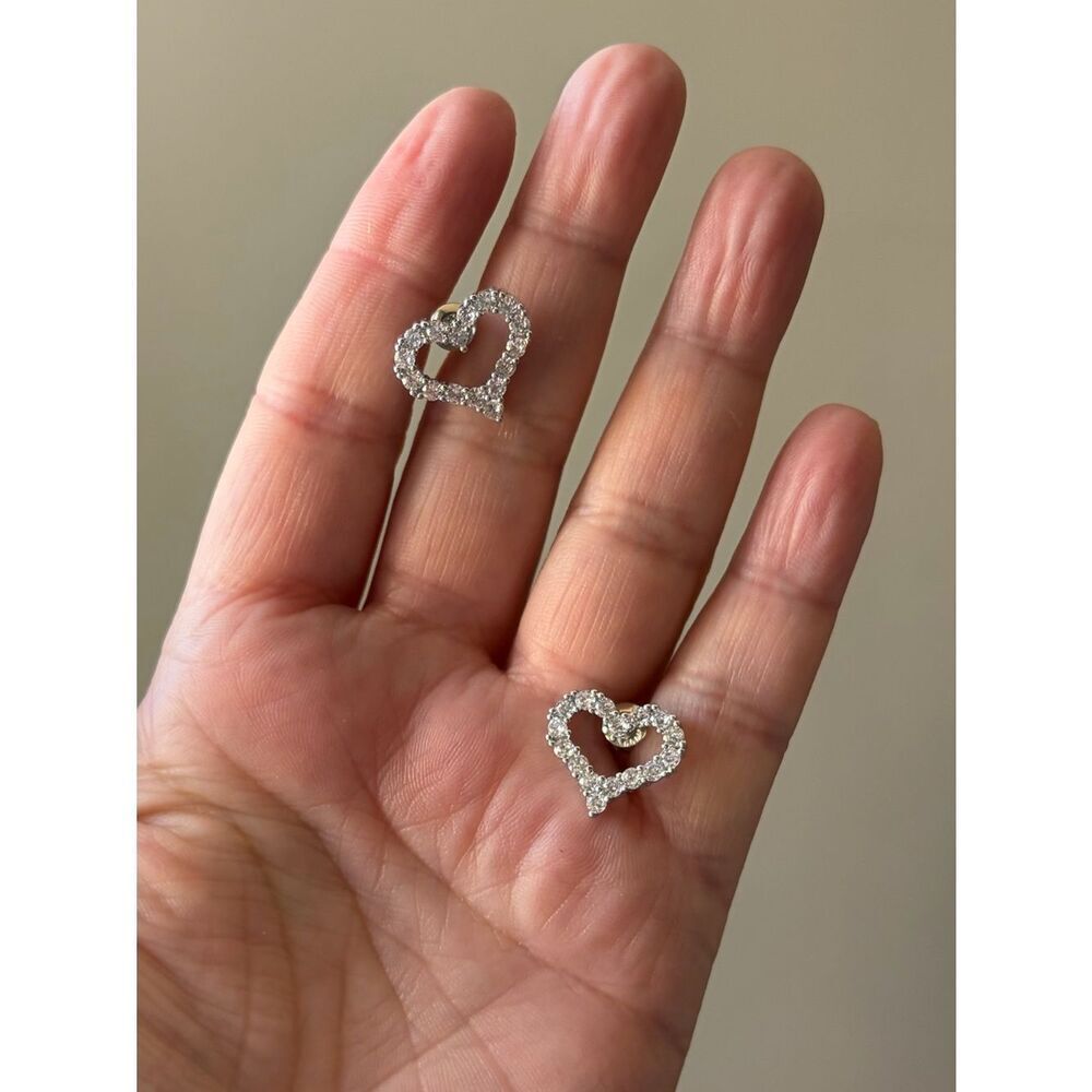 Heart stud earrings in 925 silver and lab created diamonds